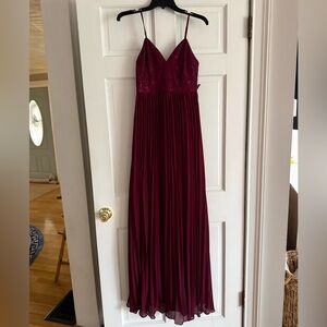 NWT Lulu’s Pleated Maxi Dress